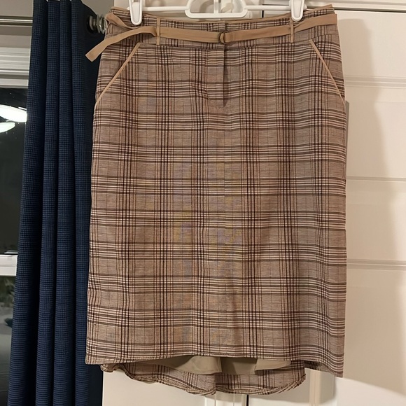 BCBG Max Azria knee-length belted plaid skirt with flounced back, size 2 - Picture 1 of 7